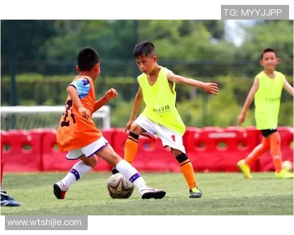 彝族足球小球星崭露头角带领家乡少年圆梦绿茵场